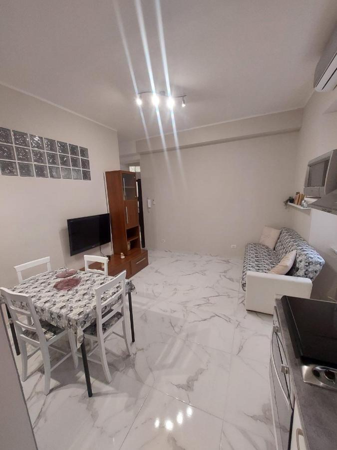 אנזיו El Mar Casa Vacanza Lavinio Mare מראה חיצוני תמונה